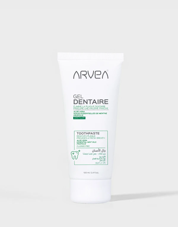 Tarif : 5400 fcfa commande au +228 98126778 Ce gel dentaire sans fluor et non abrasif, associe les vertus de l’Aloe vera à celles de la propolis pour assurer une hygiène des dents et des gencives. Cette composition est enrichie avec les extraits naturels des feuilles de mélisse et des feuilles de saponaire, les huiles essentielles de romarin et de thym pour lutter contre les bactéries. Le menthol est aussi l’un des composants essentiels de ce gel dentaire pour procurer une sensation de fraîcheur et de propreté. Il est recommandé de brosser les dents au moins deux fois par jour. Son utilisation continue donne force, éclat et blancheur aux dents.